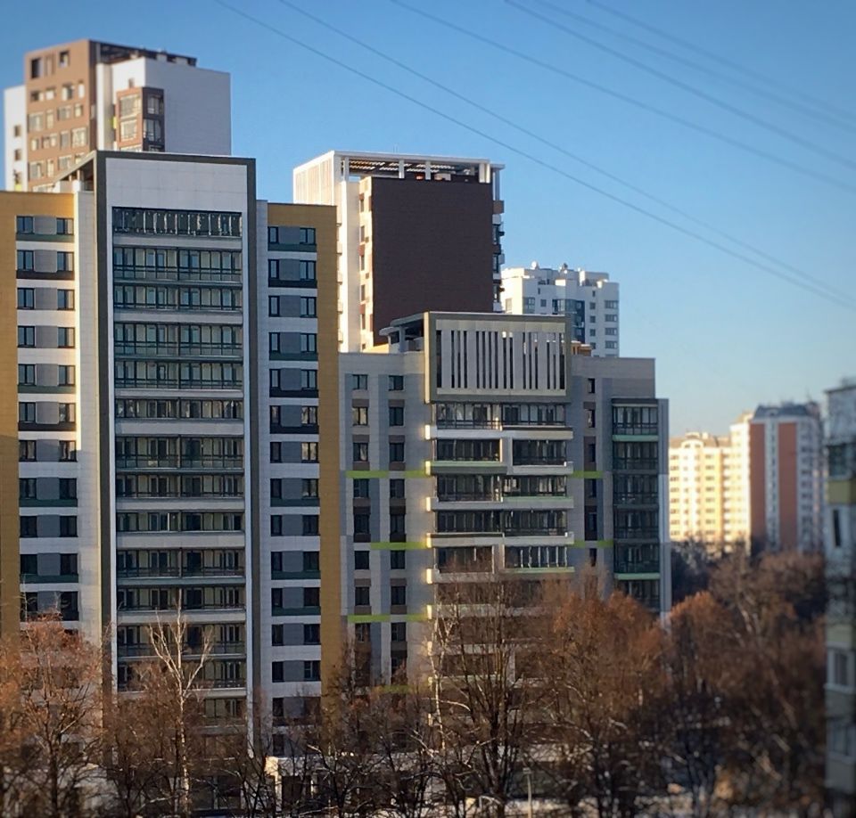 Дом в застройке района